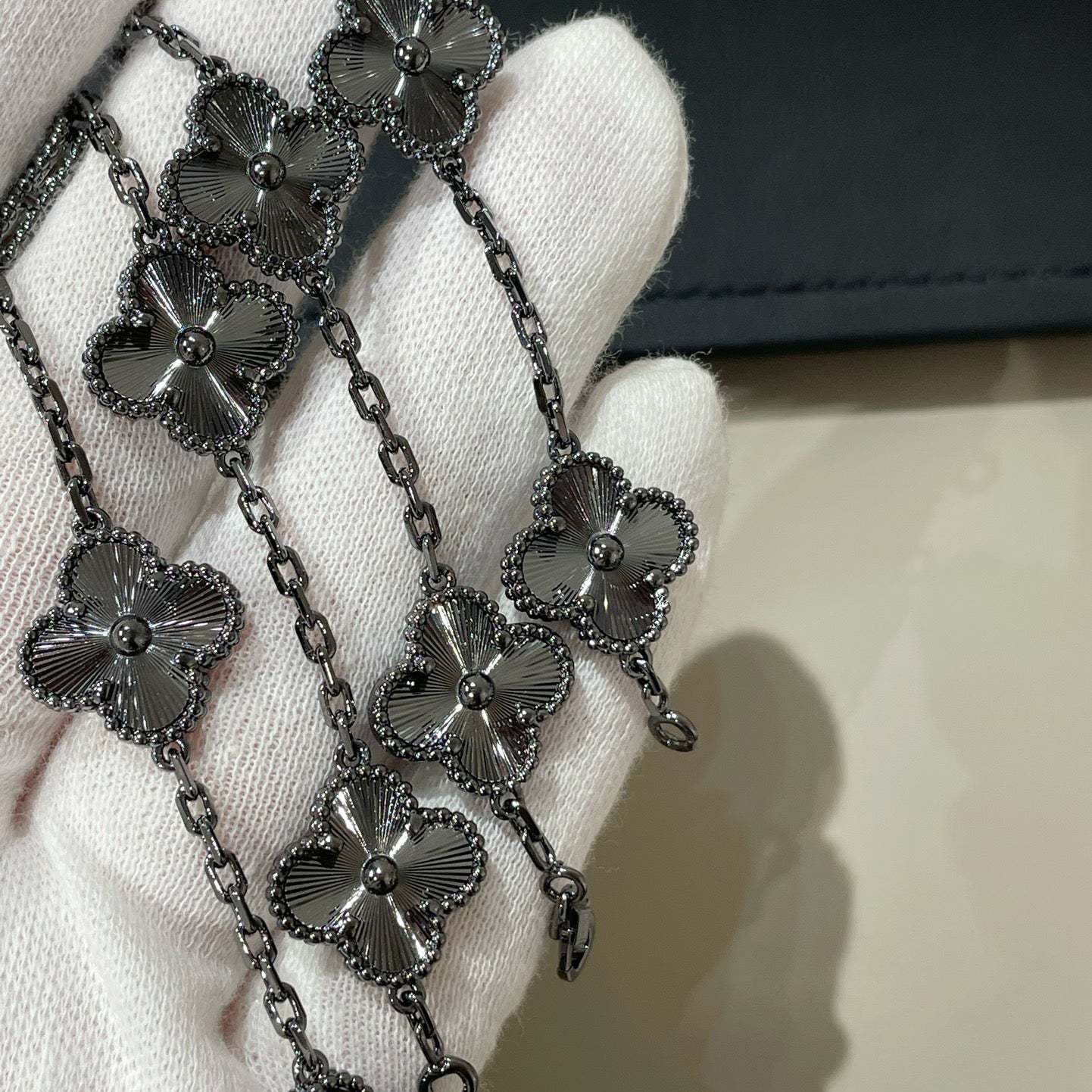 [Royal Jewelry]CLOVER 5 MOTIF BLACK BRACELET