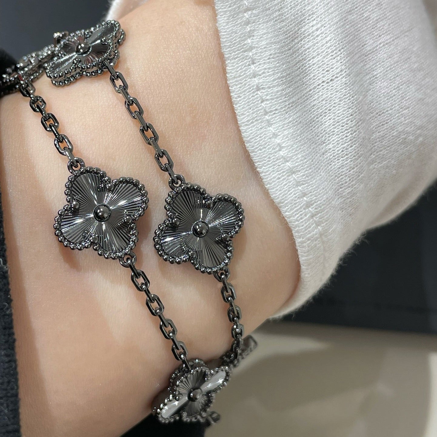[Royal Jewelry]CLOVER 5 MOTIF BLACK BRACELET