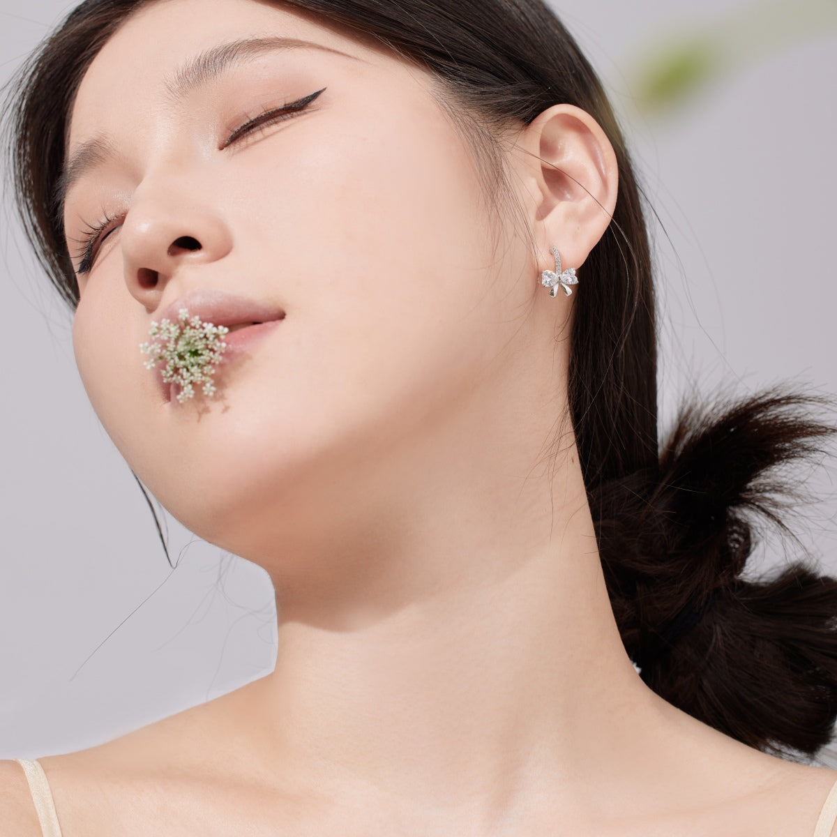[Royal Jewelry]Exquisite Earrings With Heart-Shaped Bow Design