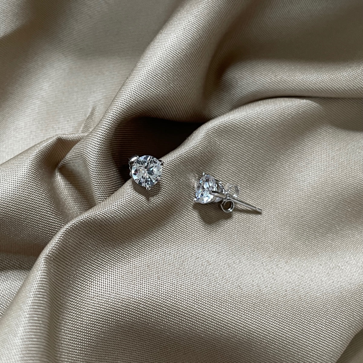[Royal Jewelry]Dainty Round Shape Earrings