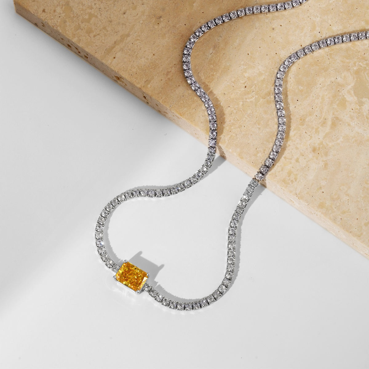 [Royal Jewelry]2.0 carat Ornate Emerald Cut Necklace