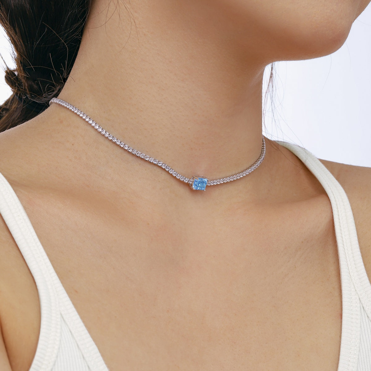[Royal Jewelry]2.0 carat Ornate Emerald Cut Necklace