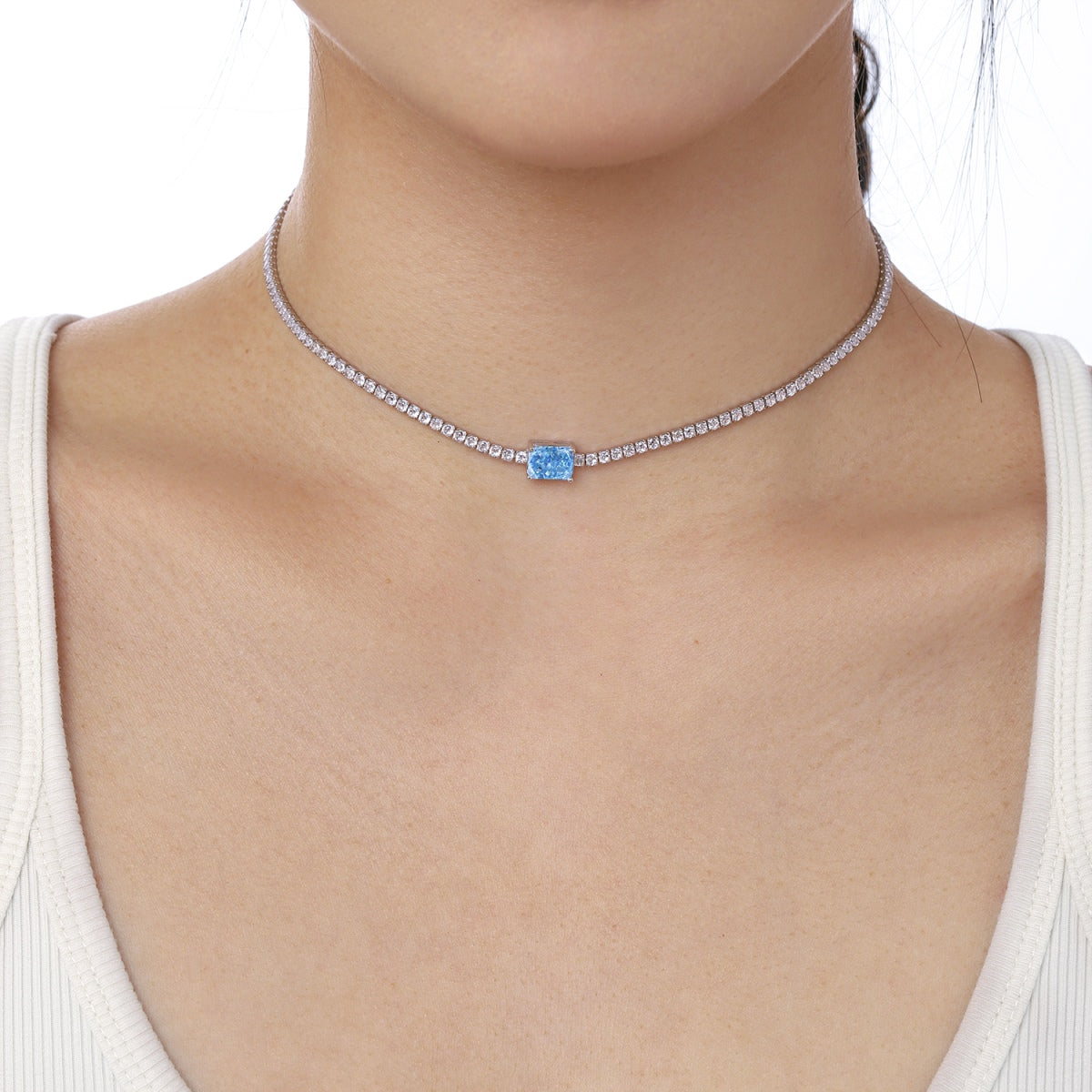 [Royal Jewelry]2.0 carat Ornate Emerald Cut Necklace