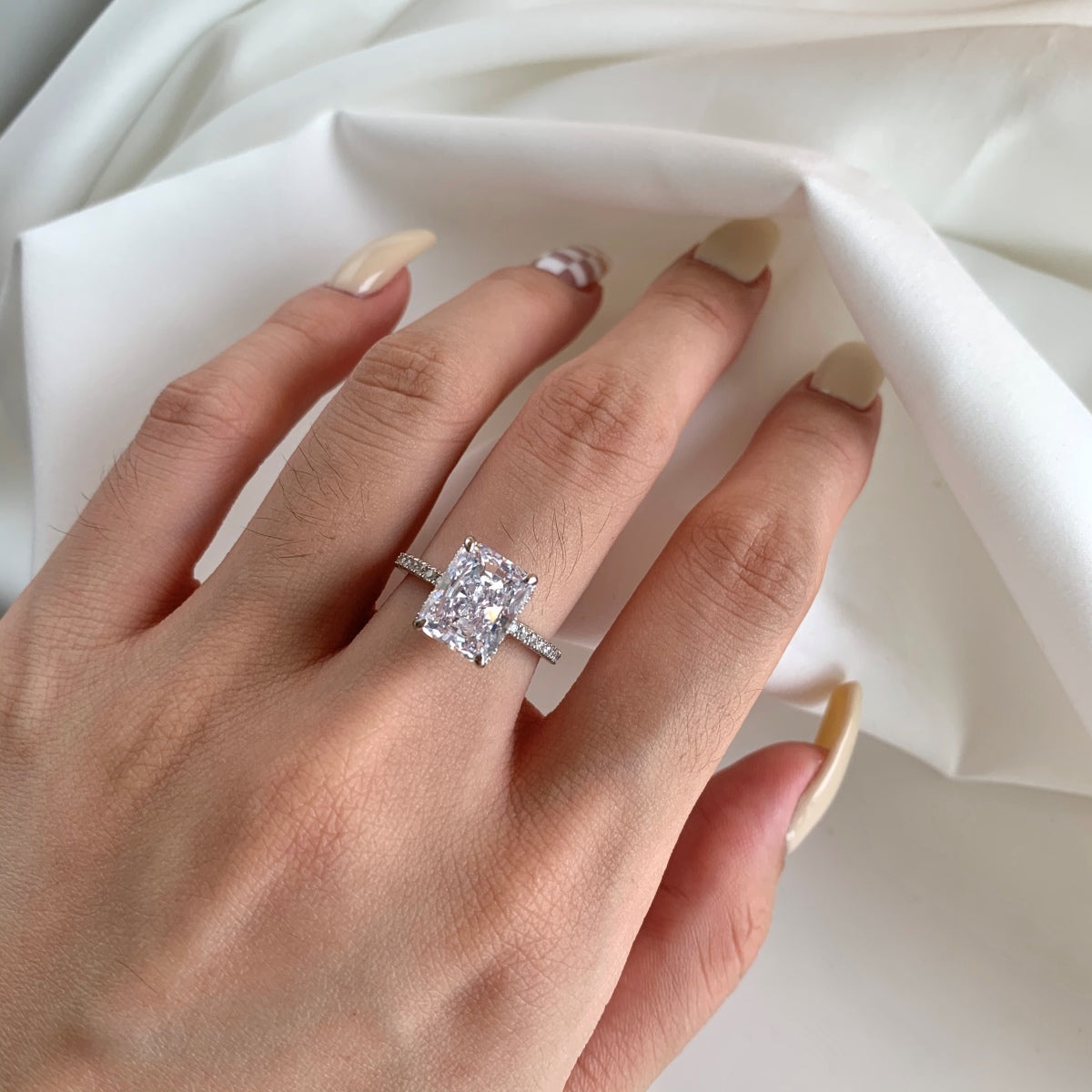 [Royal Jewelry]4.0 Carat Luxurious Engagement Ring