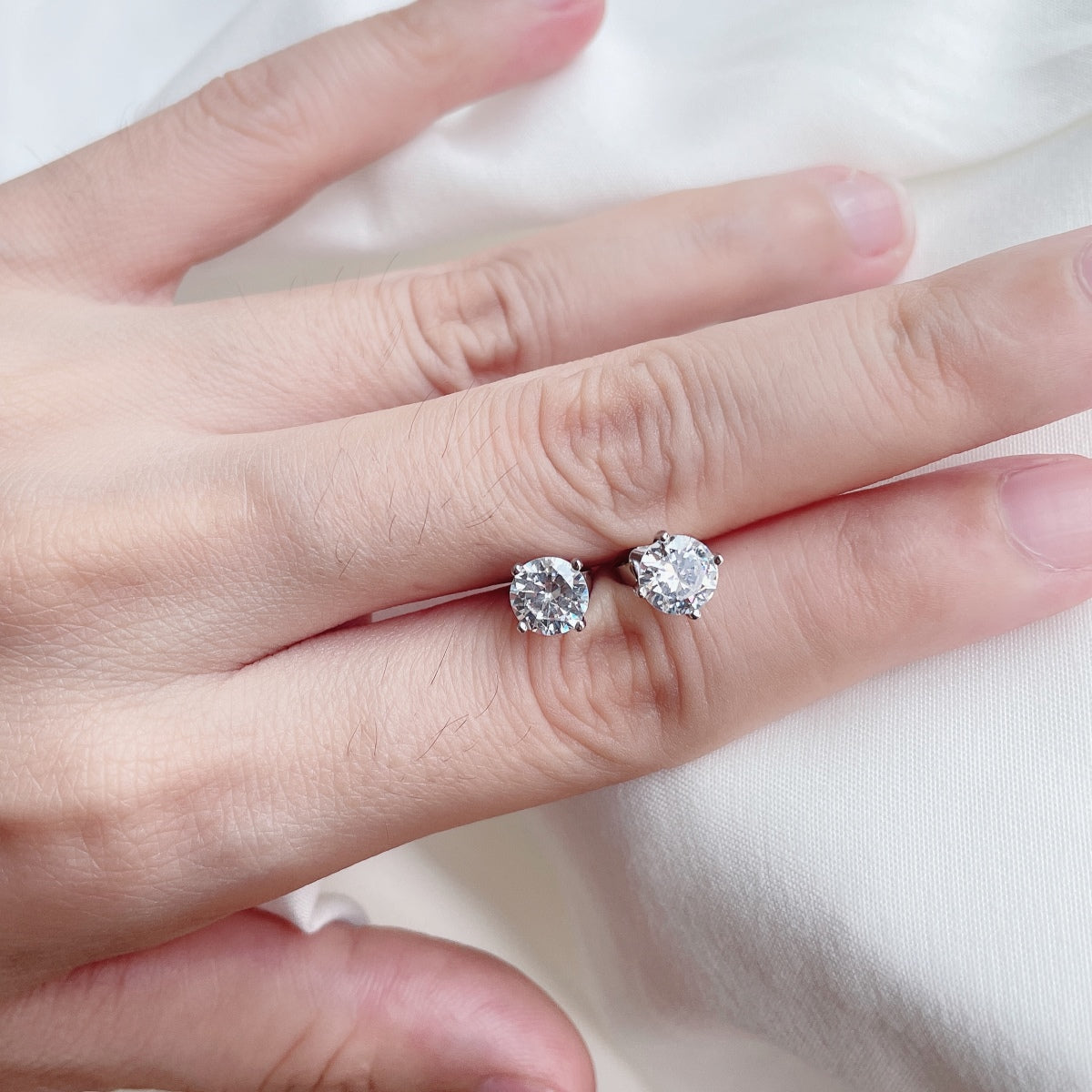 [Royal Jewelry]Unique Round Shape Earrings