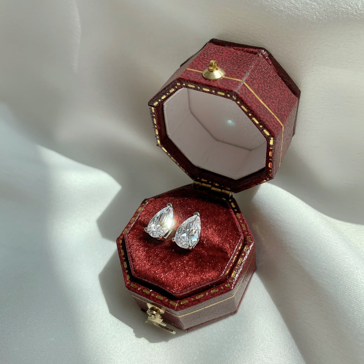 [Royal Jewelry]Ornate Water Drop Shape Earrings