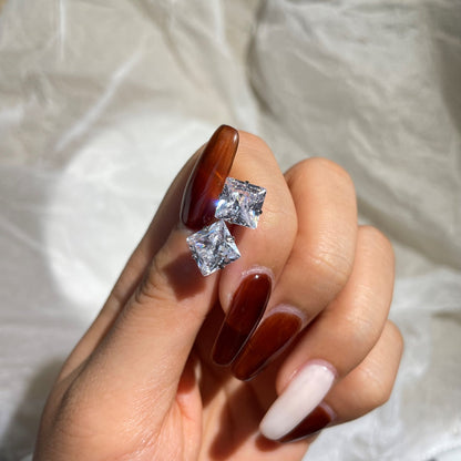 [Royal Jewelry]Stylish Shiny Square Center Stone Stud Earrings