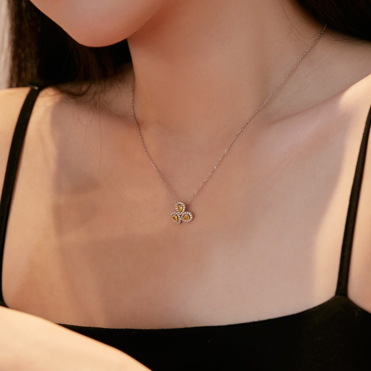 [Royal Jewelry]Elegant Flower Shape Pear Cut Necklace