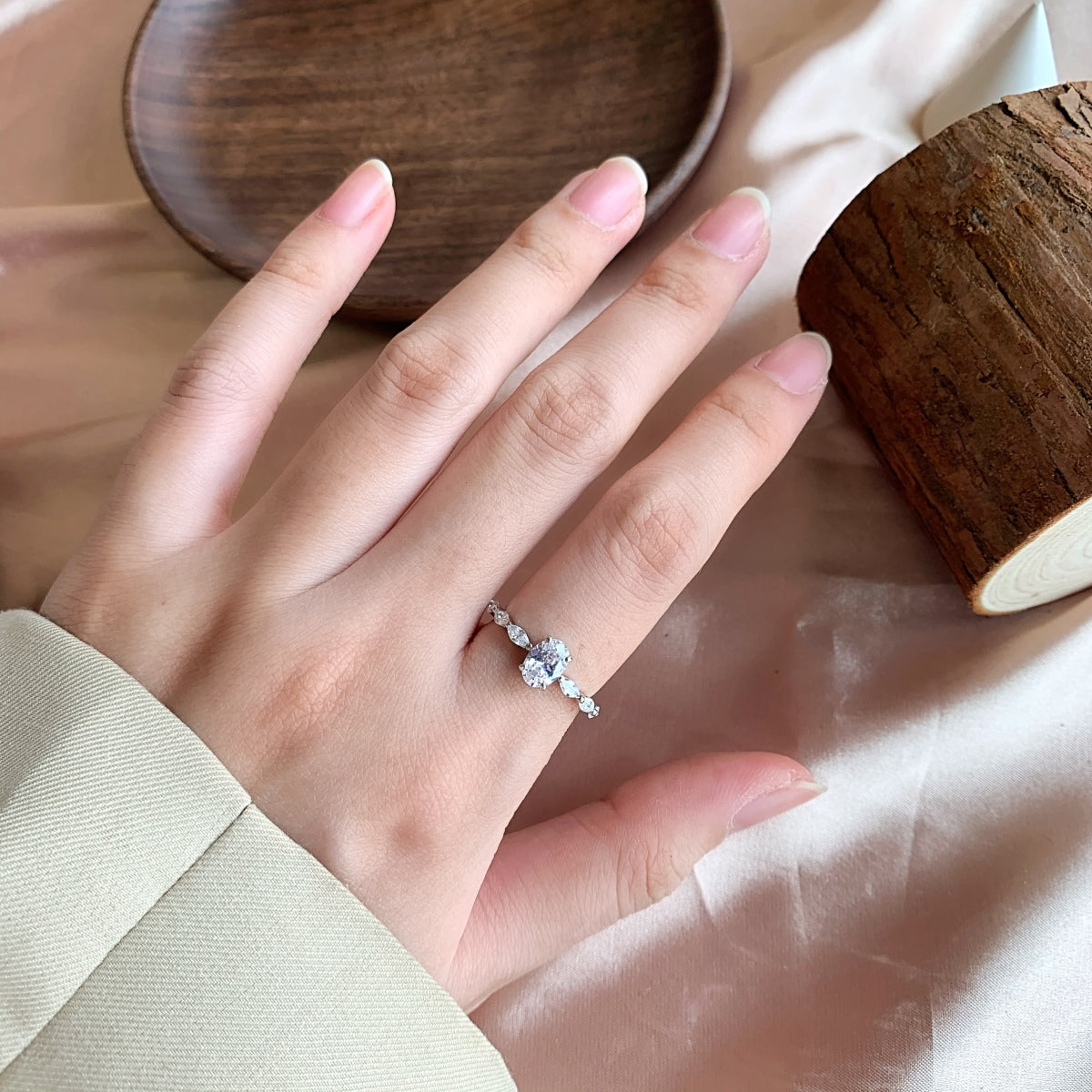 [Royal Jewelry]0.75 Carat Luxurious Vibrant Elongated Cushion Cut Daily Ring