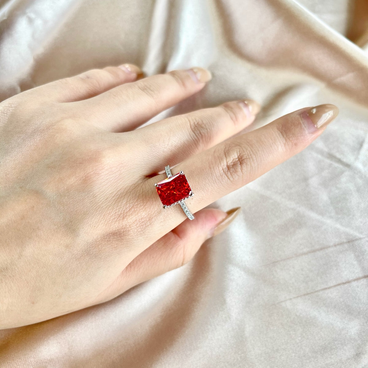 [Royal Jewelry]4.0 Carat Luxurious Engagement Ring