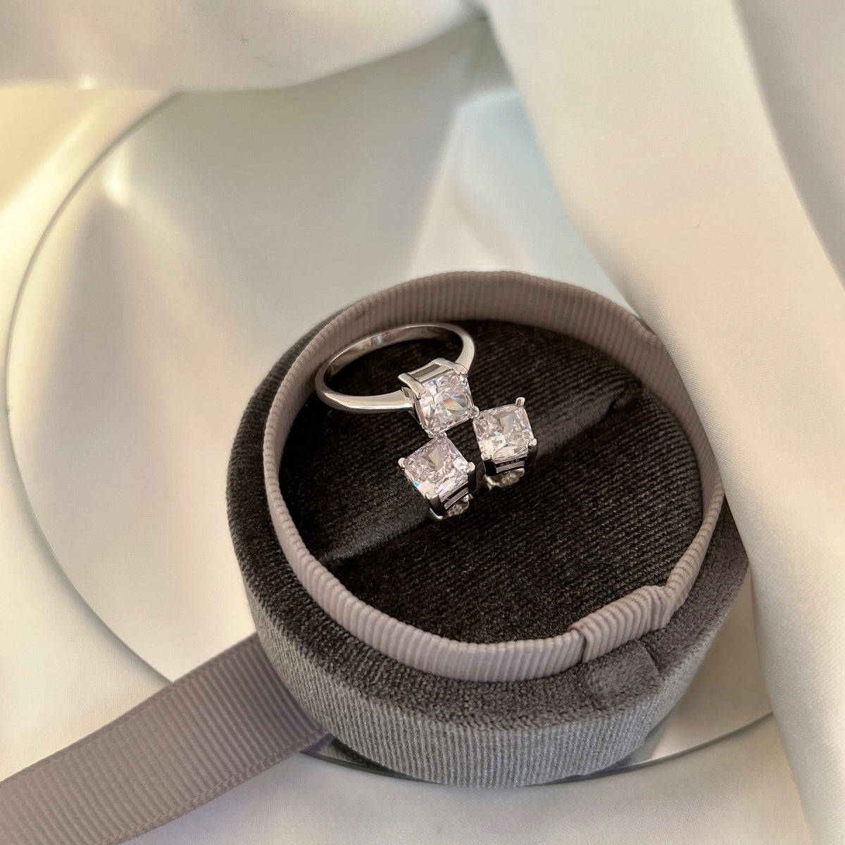 [Royal Jewelry]1.0 Carat Radiant Princess Cut Wedding Earrings