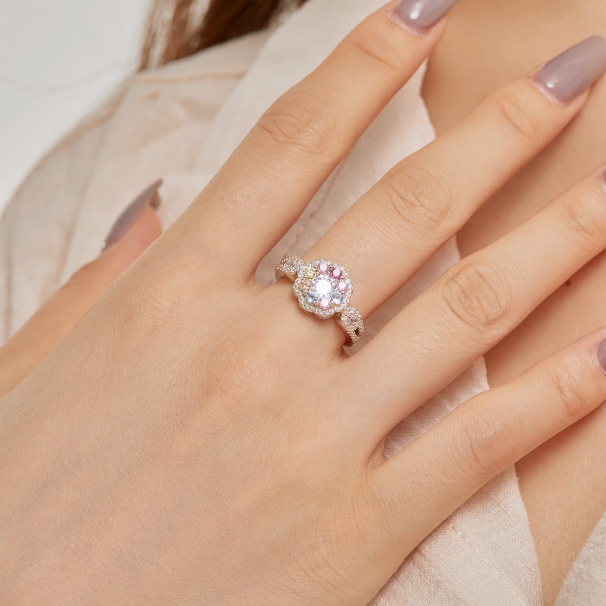 [Royal Jewelry]Delicate Colorful Round Cut Flower Shape Wedding Ring
