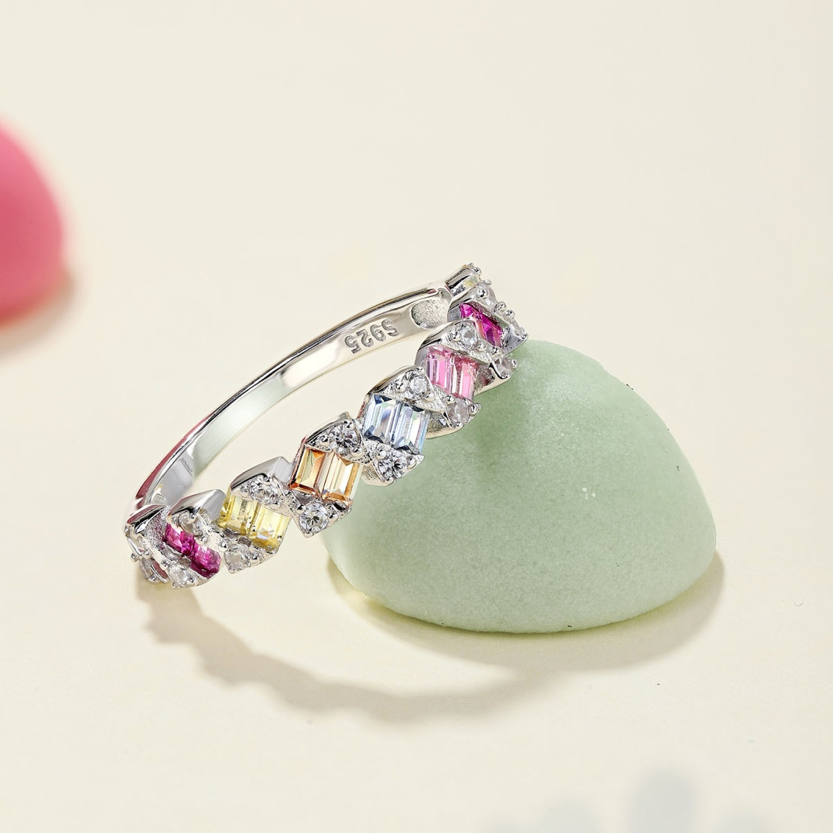 [Royal Jewelry]Delicate Vibrant Emerald Cut Daily Ring