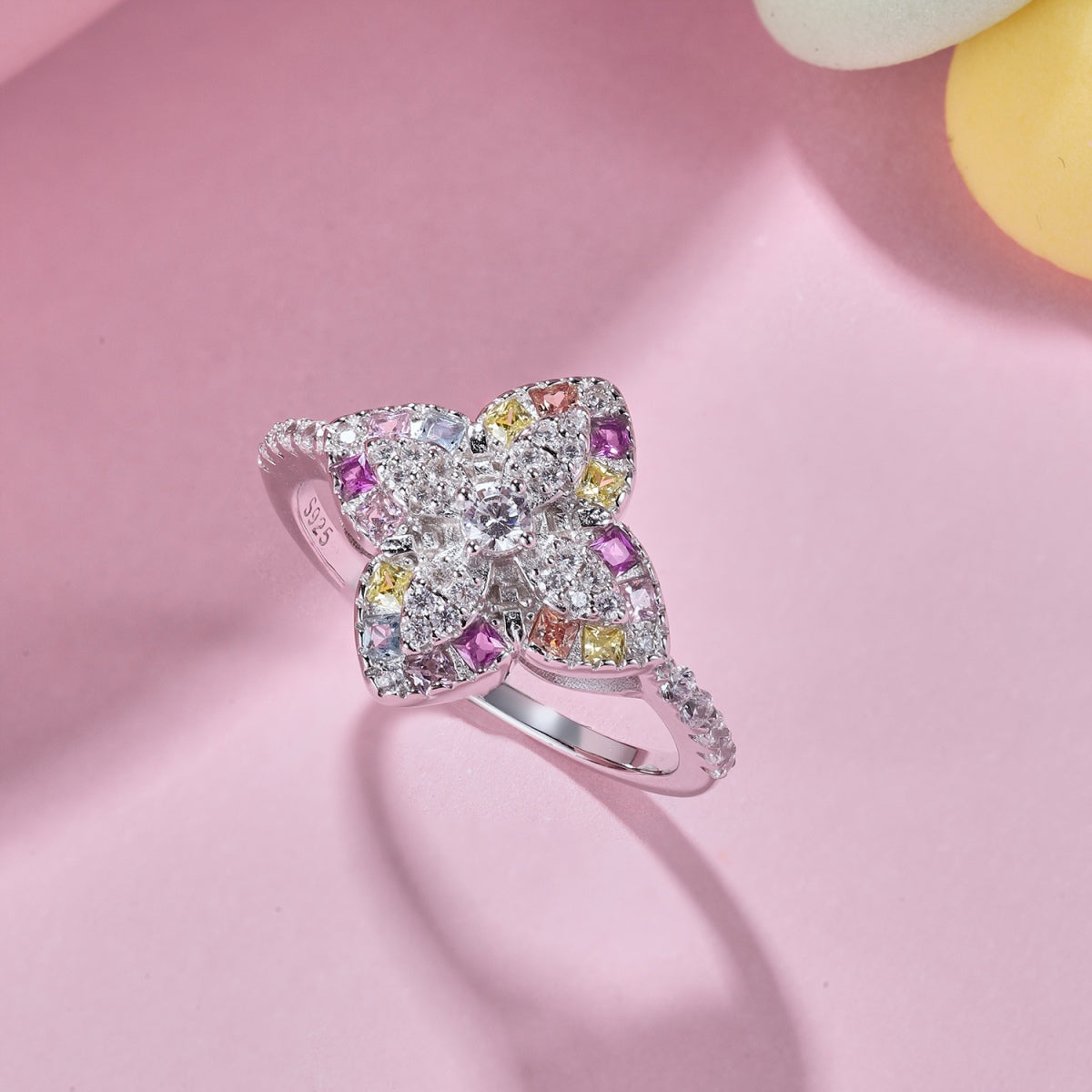 [Royal Jewelry]Luxurious Colorful Flower Shape Banquet Ring