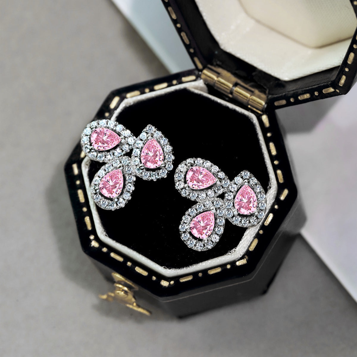 [Royal Jewelry]Ornate Flower Shape Pear Cut Lover Earrings