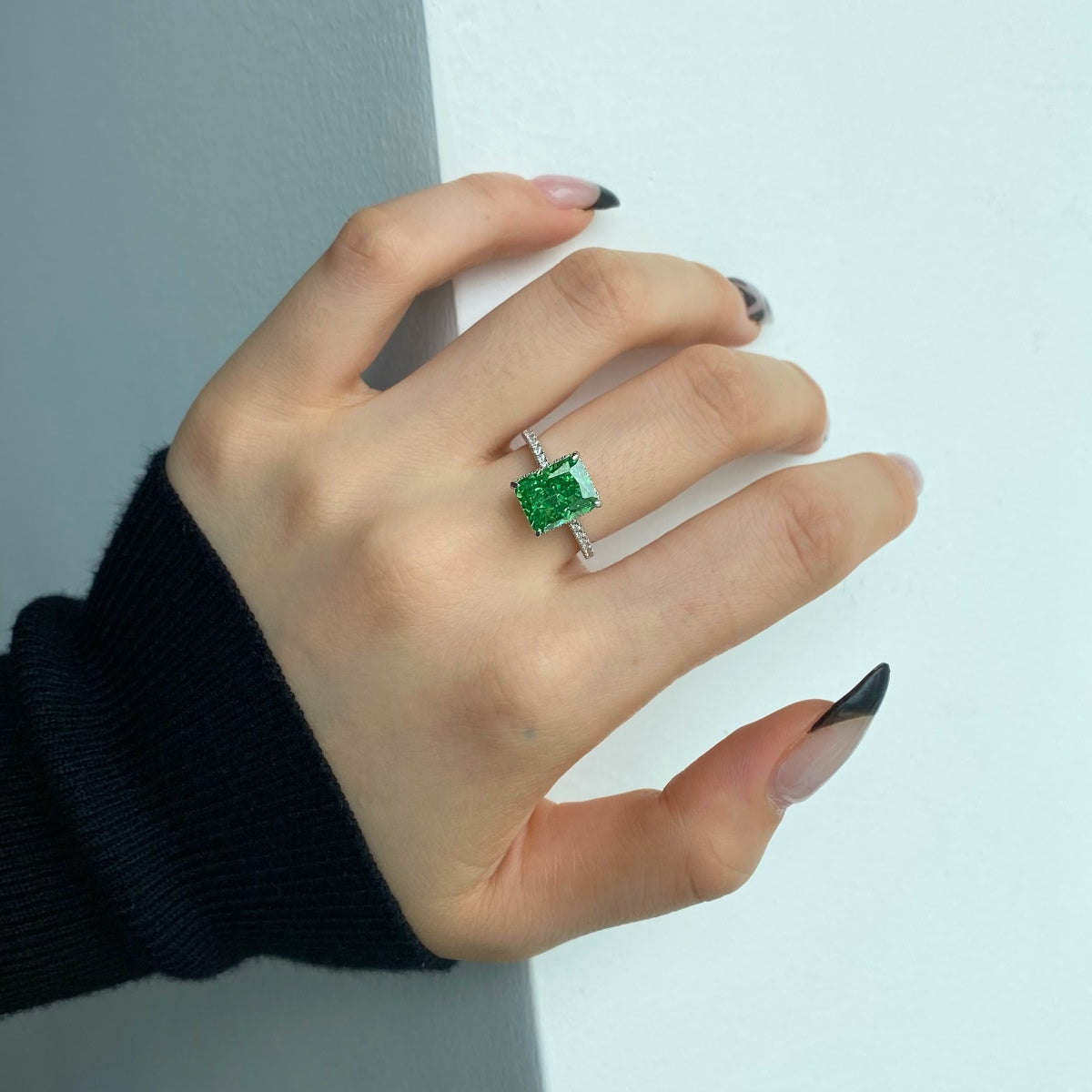 [Royal Jewelry]4.0 Carat Luxurious Engagement Ring