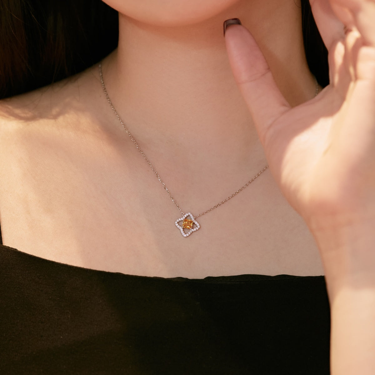 [Royal Jewelry]Exquisite Flower Shape Princess Cut Necklace