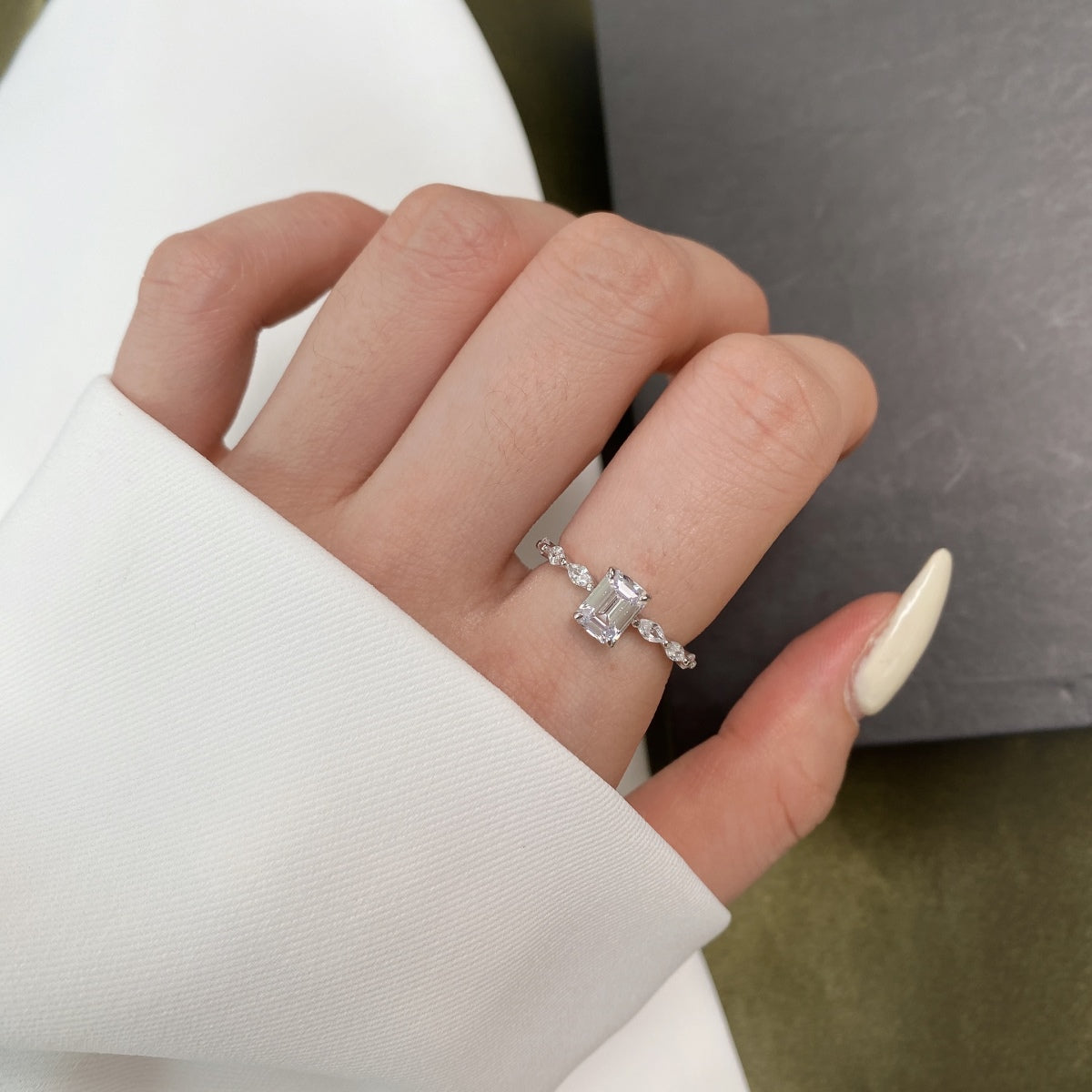 [Royal Jewelry]1.0 Carat Dainty Resplendent Radiant Cut Daily Ring