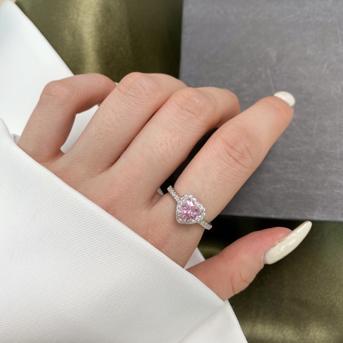 [Royal Jewelry]Eternity Splashy Romantic Heart Shape Lover Ring