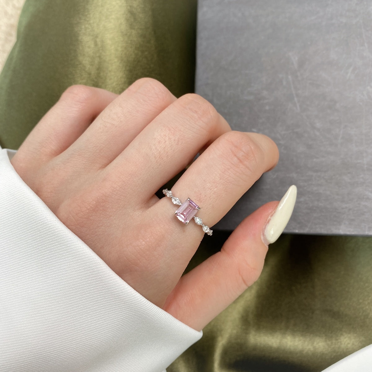 [Royal Jewelry]1.0 Carat Dainty Resplendent Radiant Cut Daily Ring