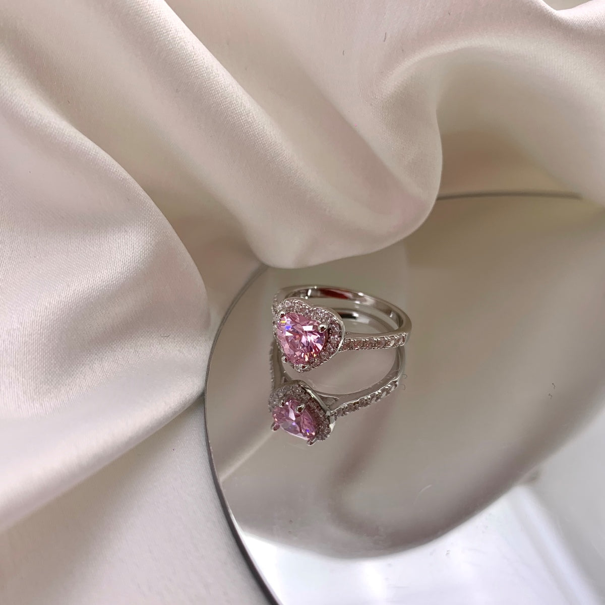 [Royal Jewelry]Eternity Splashy Romantic Heart Shape Lover Ring