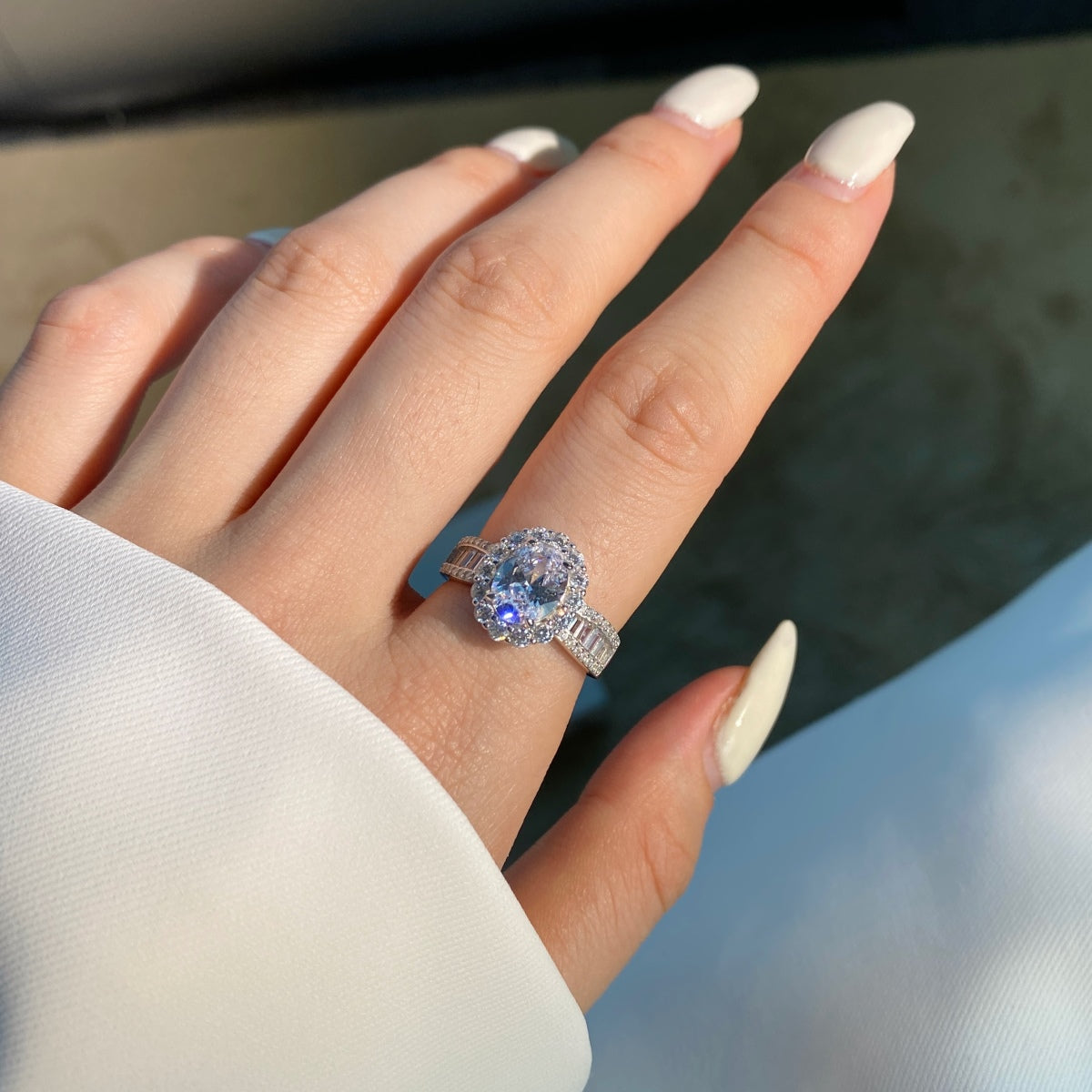 [Royal Jewelry]1.5 Carat Dazzling Charming Oval Cut Banquet Ring