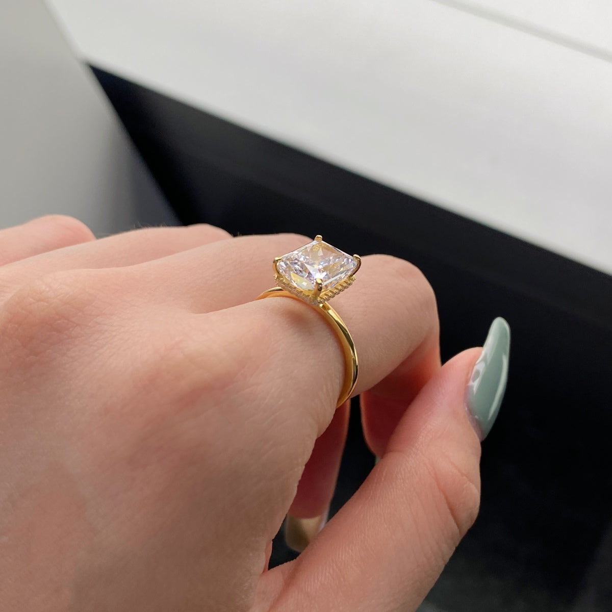 [Royal Jewelry]4.0 Carat Ornate Enchanting Radiand Cut Banquet Ring