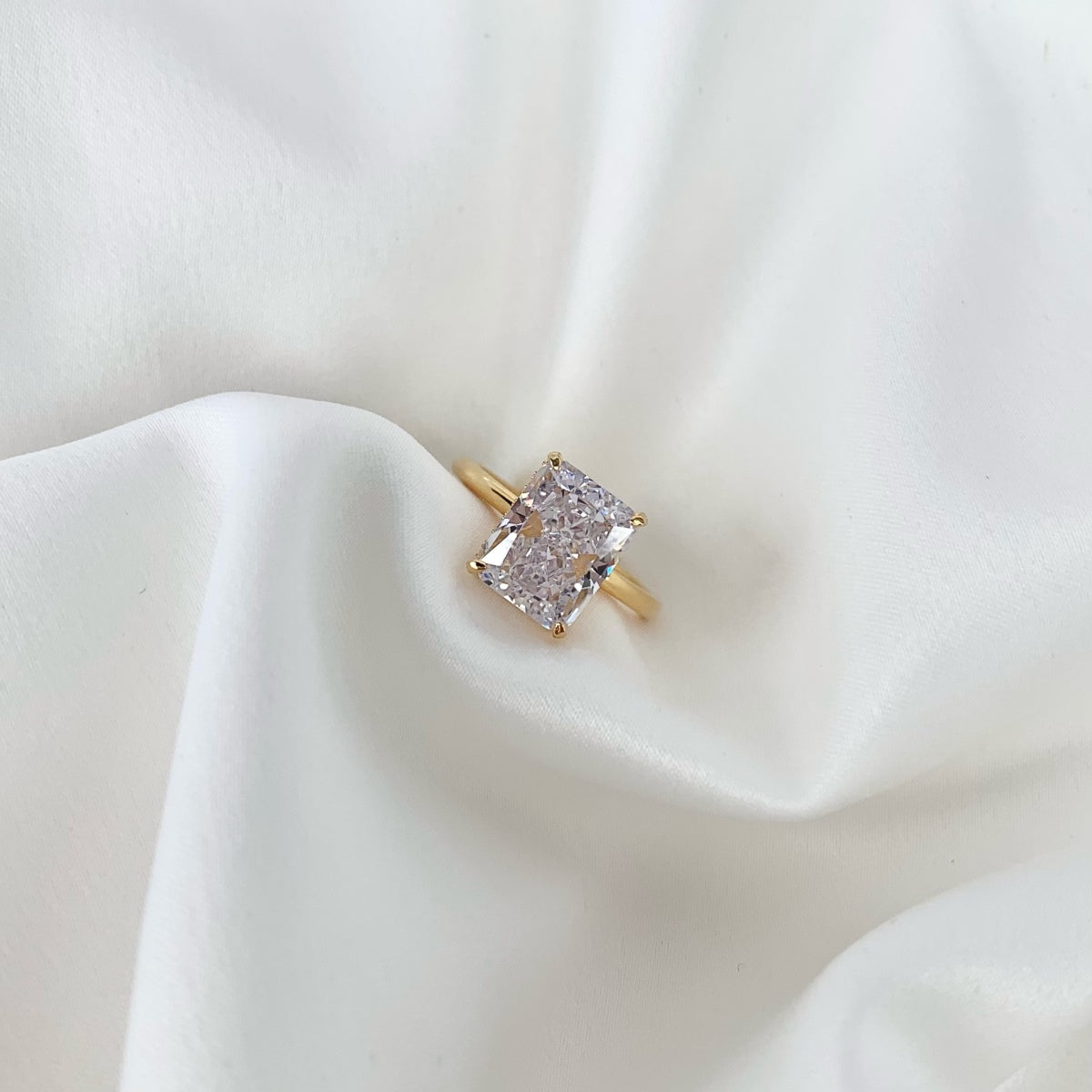 [Royal Jewelry]4.0 Carat Ornate Enchanting Radiand Cut Banquet Ring