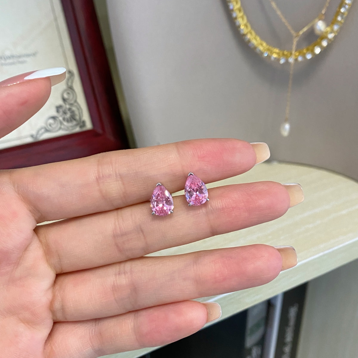 [Royal Jewelry]Ornate Water Drop Shape Earrings