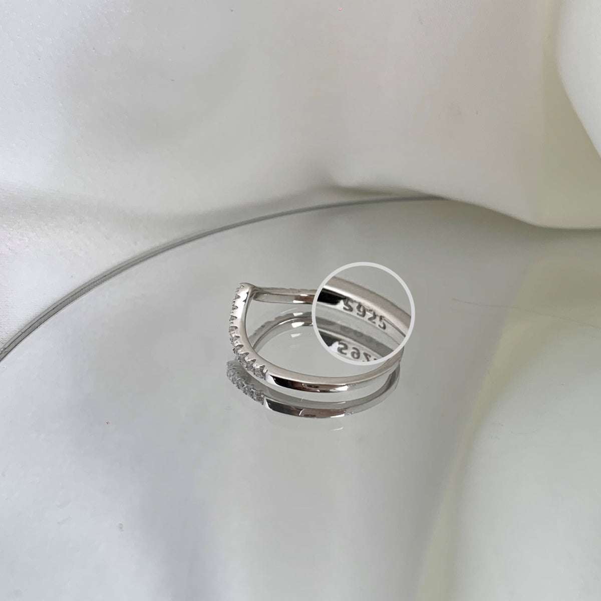 [Royal Jewelry]Elaborate Tennis Band Ring