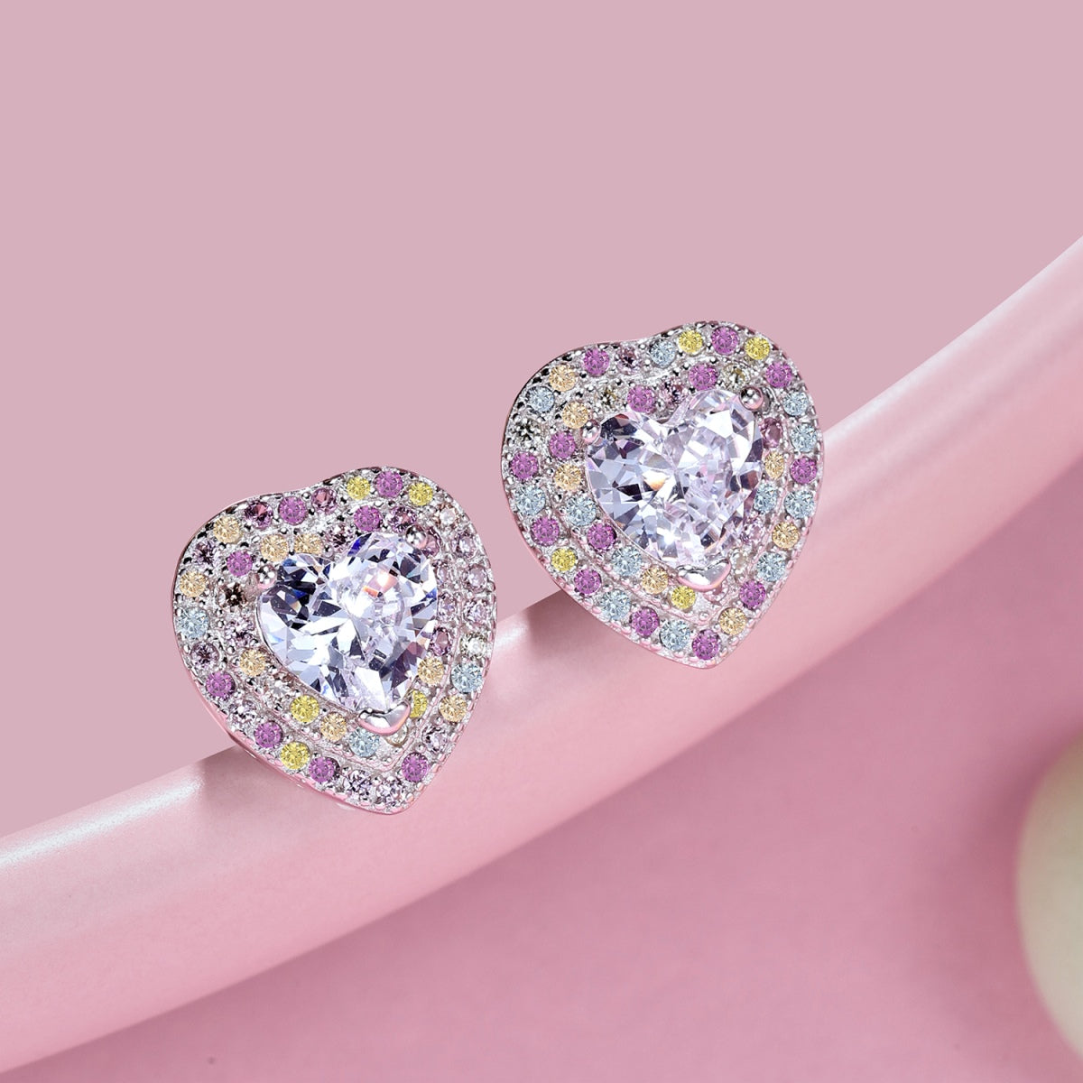 [Royal Jewelry]Dazzling Heart Shape Lover Earrings