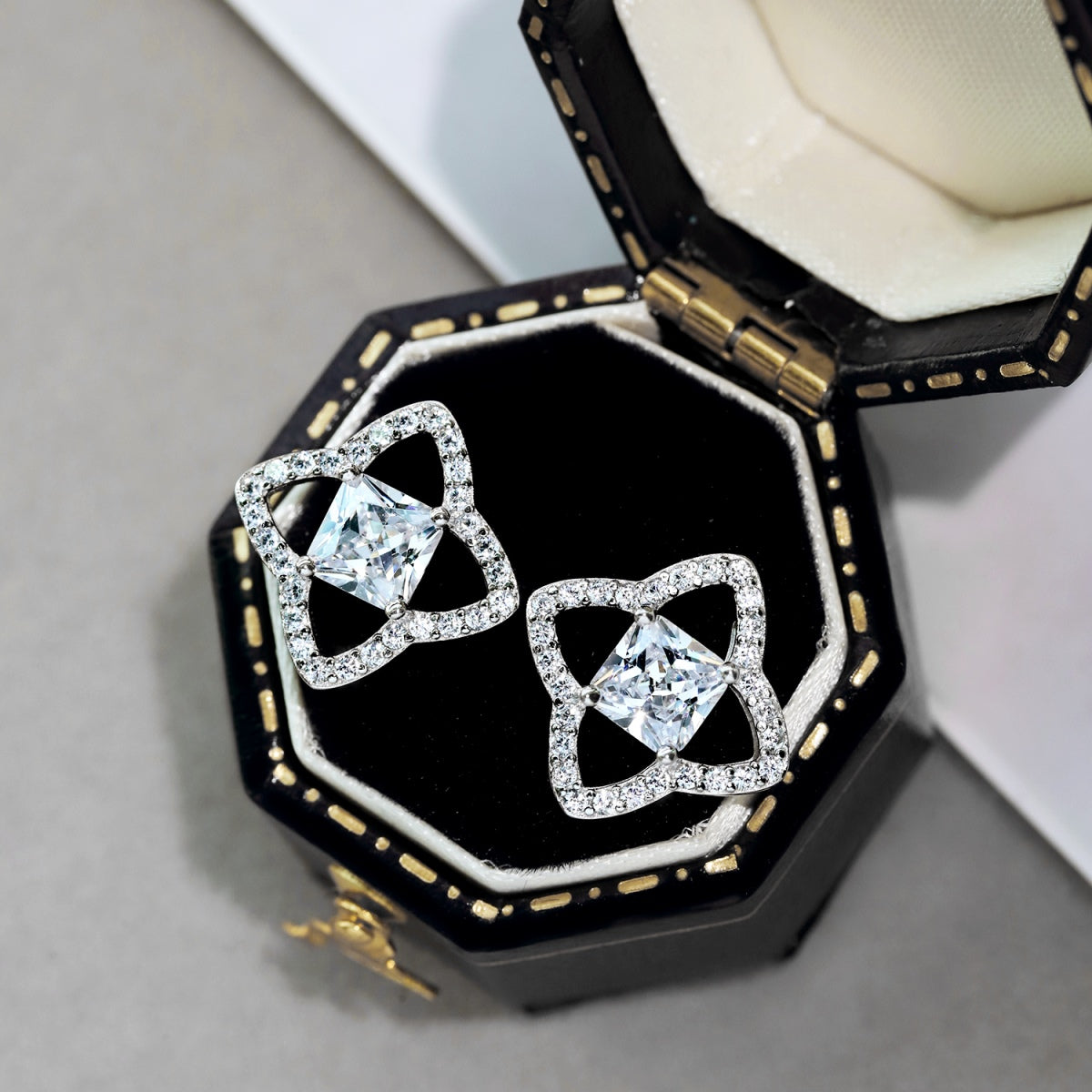 [Royal Jewelry]Elegant Star Shape Princess Cut Daily Earrings