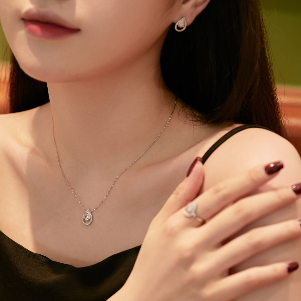 [Royal Jewelry]Sparkling Delicate Water Drop Shape Daily Earrings