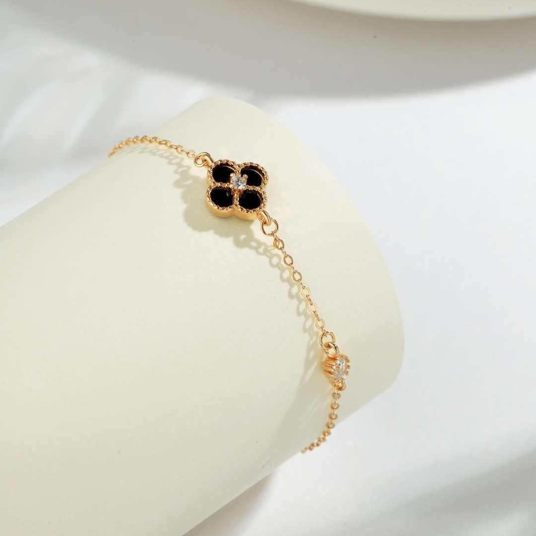 [Royal Jewelry]Delicate Four Leaf Clover Bracelet