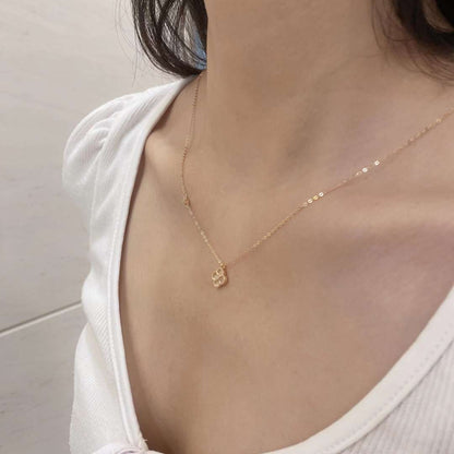 [Royal Jewelry]Delicate Flower Shape Necklace