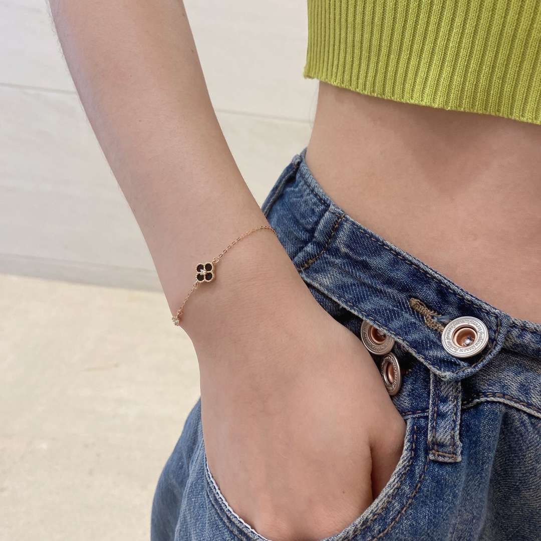 [Royal Jewelry]Delicate Four Leaf Clover Bracelet