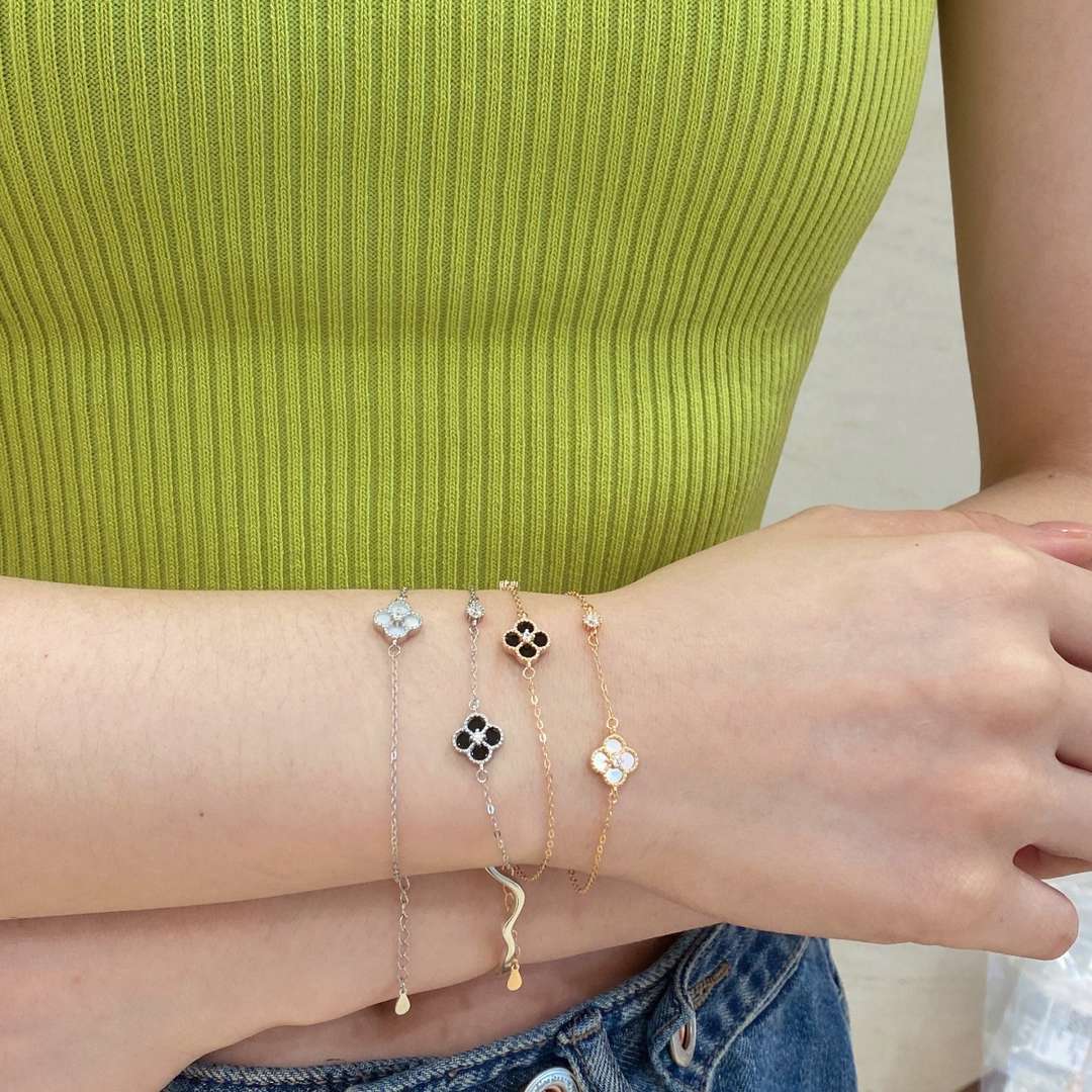 [Royal Jewelry]Delicate Four Leaf Clover Bracelet