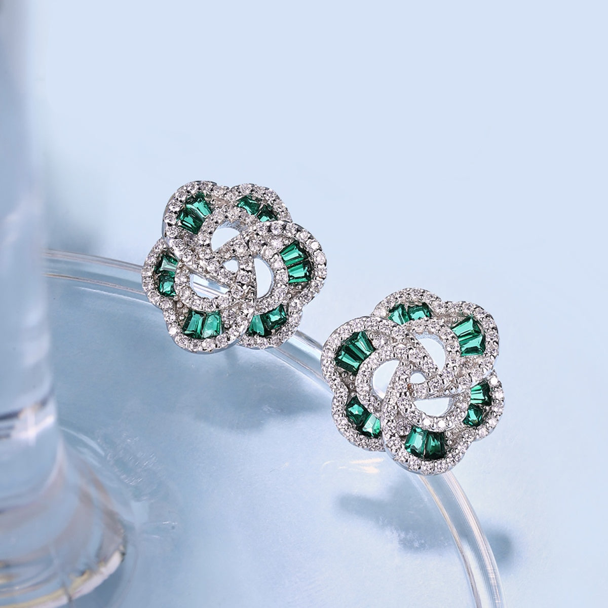 [Royal Jewelry]Exquisite Flower Shape Daily Earrings