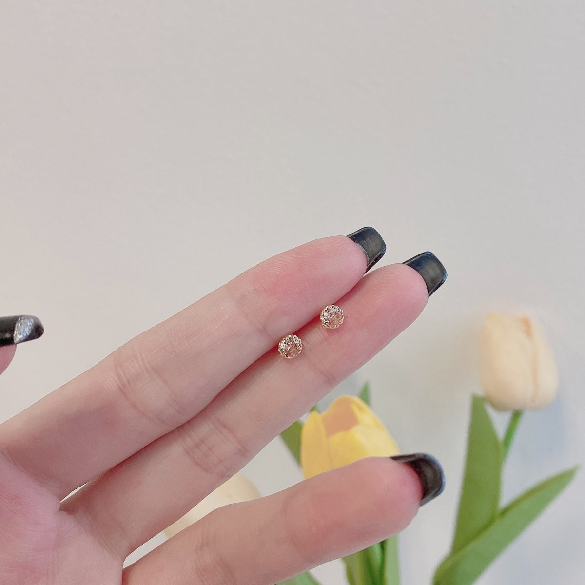 [Royal Jewelry]Sparkling Colorful Round Shape Earrings