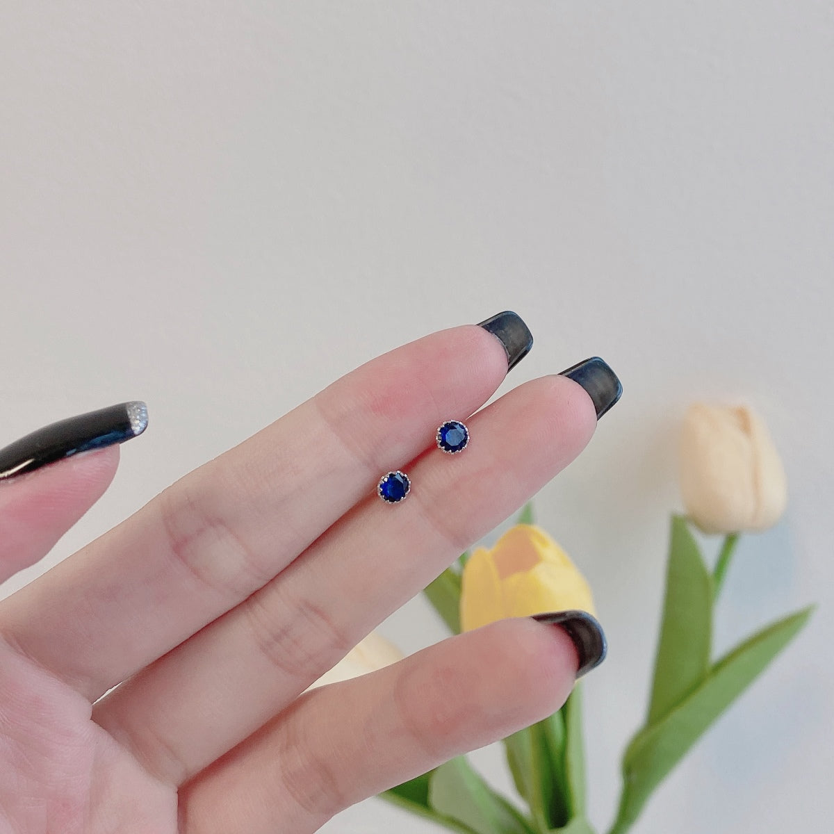 [Royal Jewelry]Sparkling Colorful Round Shape Earrings