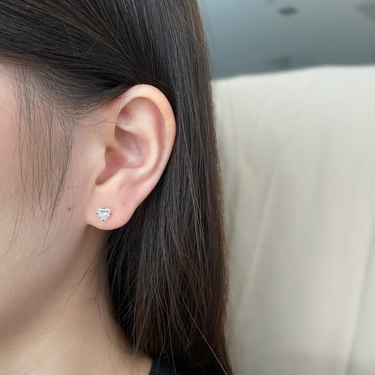 [Royal Jewelry]Sparkling Heart Shaped Simple Earrings