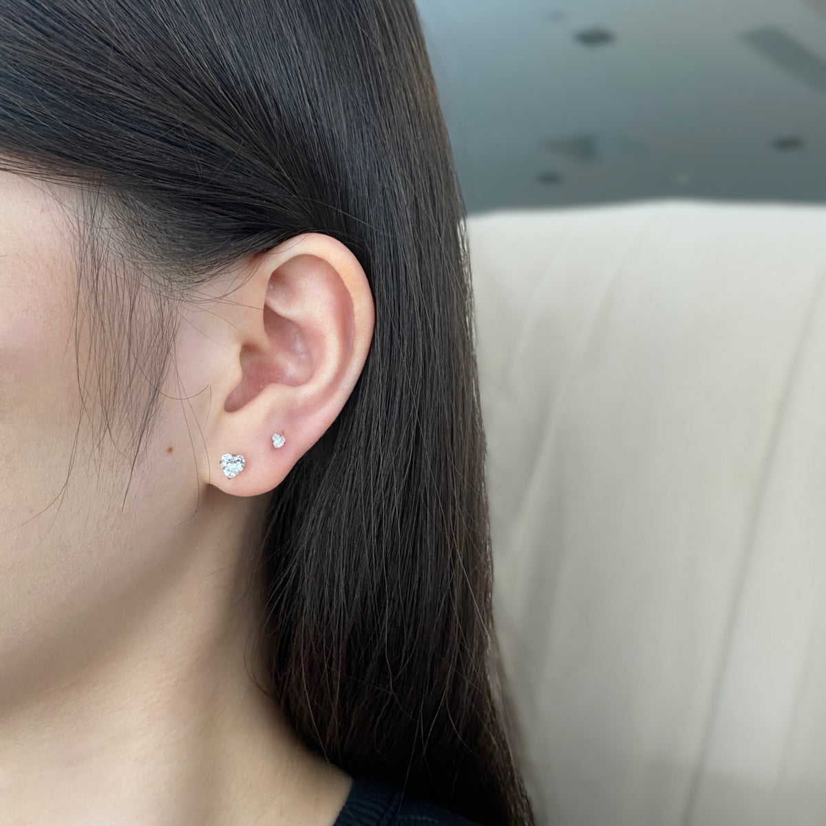 [Royal Jewelry]Sparkling Heart Shaped Simple Earrings