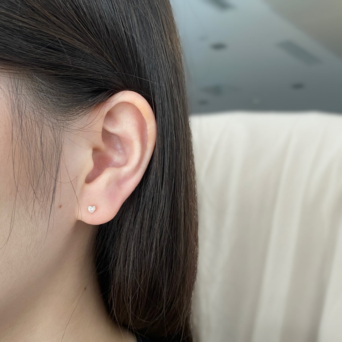[Royal Jewelry]Sparkling Heart Shaped Simple Earrings