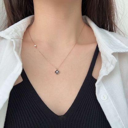 [Royal Jewelry]Delicate Flower Shape Necklace