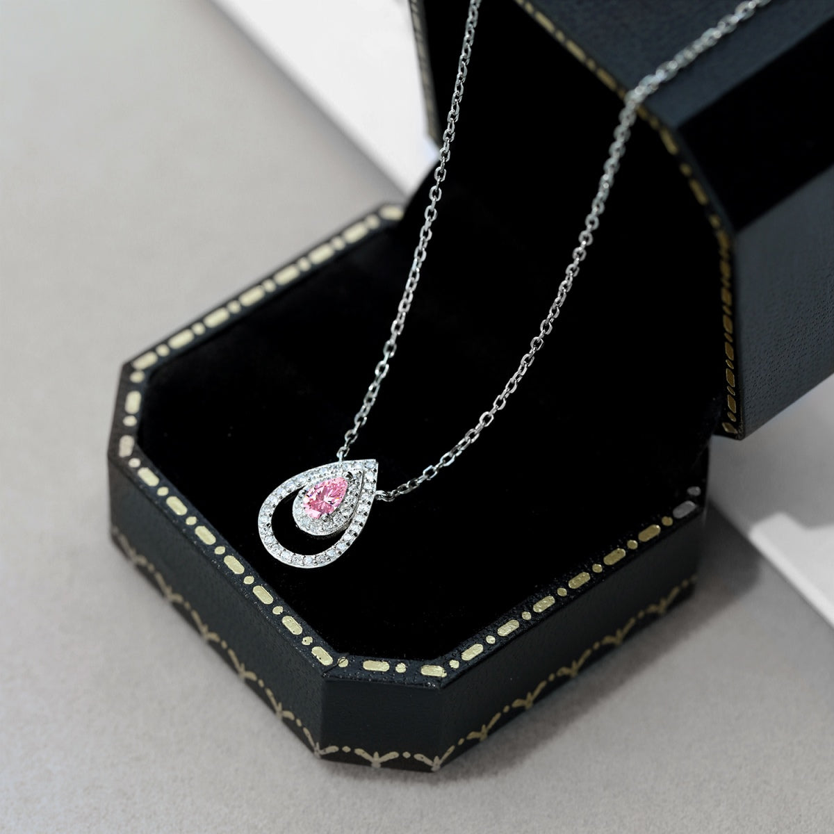 [Royal Jewelry]Sparkling Pear Cut Necklace