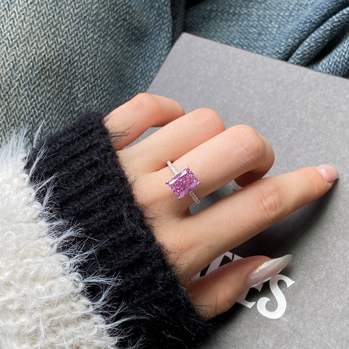 [Royal Jewelry]4.0 Carat Luxurious Engagement Ring