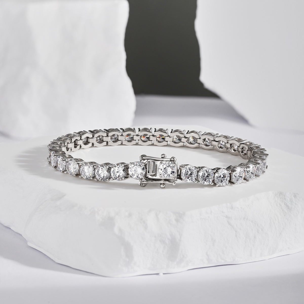 [Royal Jewelry]Ornate Sparkling Round Cut Wedding Bracelet