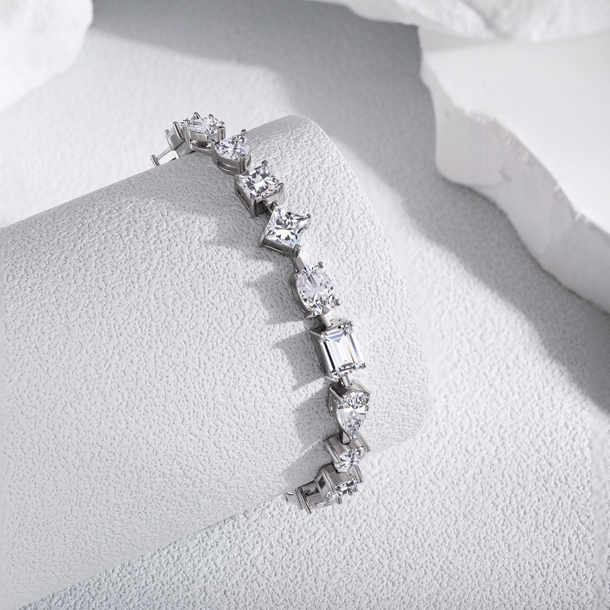 [Royal Jewelry]Unique Exquisite Multi Cut Daily Bracelet