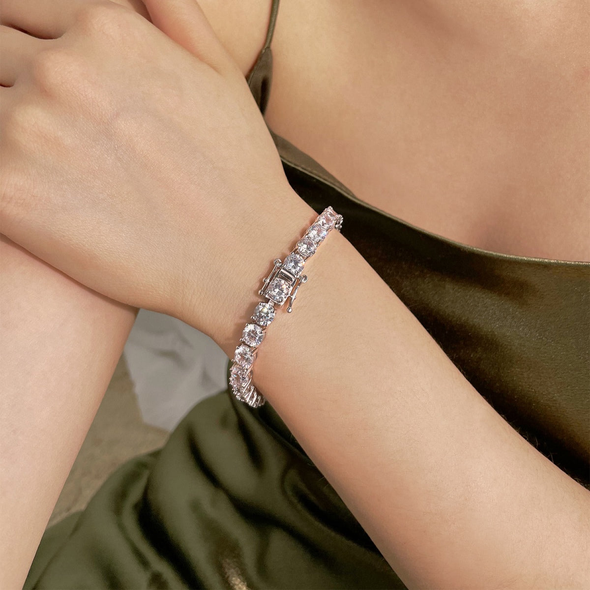 [Royal Jewelry]0.75 Carat Dazzling Round Cut Wedding Bracelet