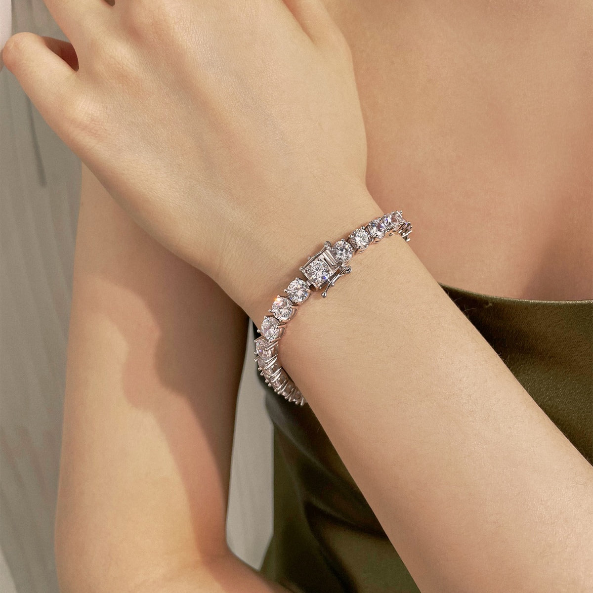 [Royal Jewelry]0.75 Carat Dazzling Round Cut Wedding Bracelet